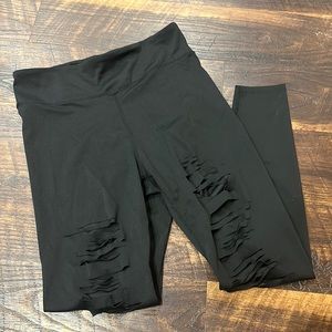 Ripped trendy leggings
